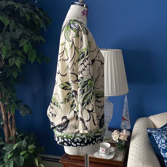 Chico’s Tan and Green Floral Printed 3/4 Blouse - Picture 2 of 9